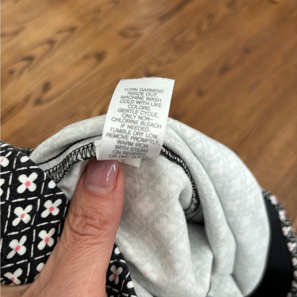 J. Jill size 28 Micro Floral Capris - Picture 5 of 8